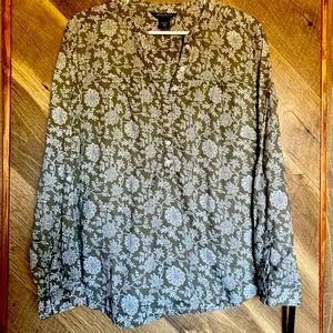 Eddie Bauer green/gray mid-buttoned lightweight blouse.